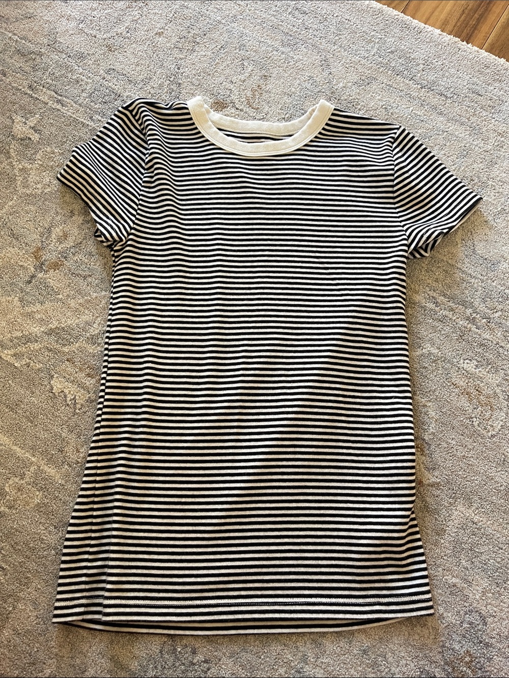 GAP modern crewneck Tee